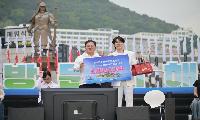 가수 안성훈 팬클럽 ‘후니애니’, 여수시에 고향사랑기부금 500만 원 전달